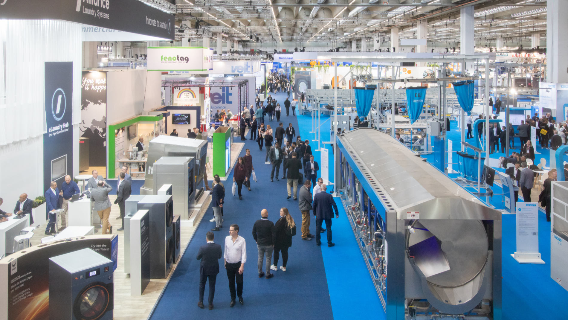 Visitors and exhibitors of Texcare