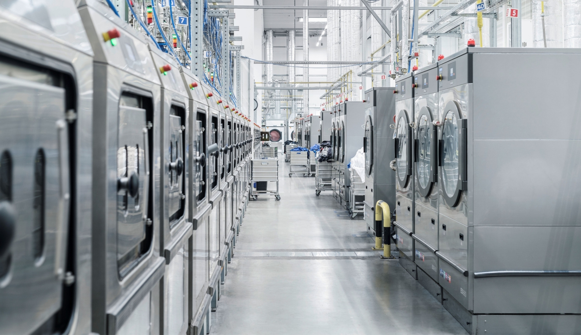Blick in die Industriewäscherei von CWS Workwear