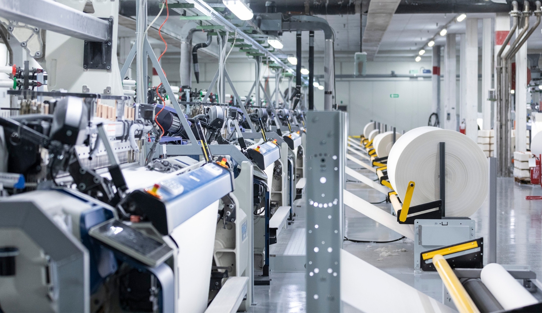 Modern textile production with automated weaving machines