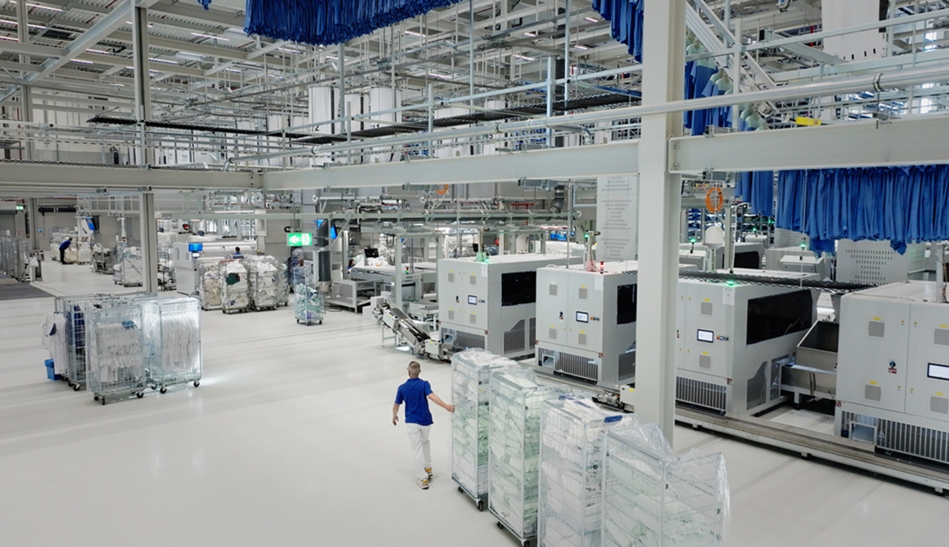 Modern industrial laundry with automated production systems